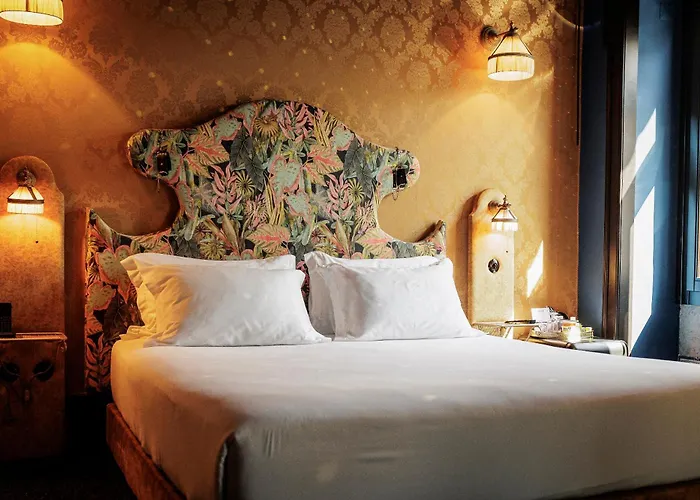 Pensão Amor Madam's Lodge Lisboa